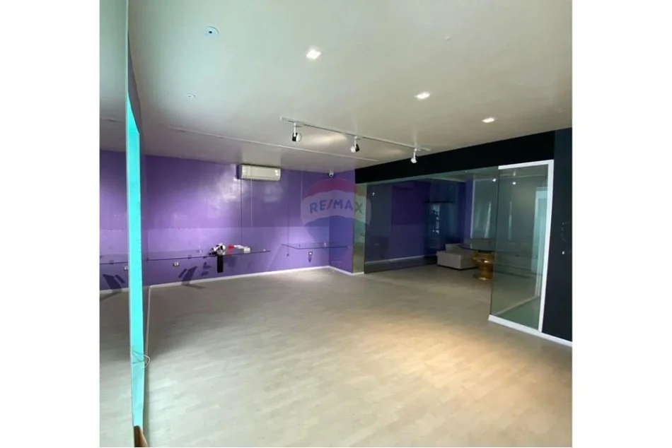 Tirane, jepet me qera ambjent biznesi Kati 0, 100 m² 1.000 € 