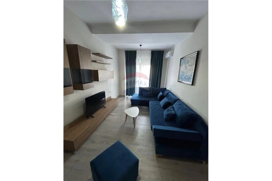 Shqiperi, jepet me qera apartament 1+1 , 85 m² 550 € (RRUGA SITKI CICO)
