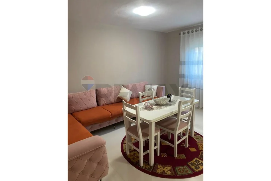 Tirane, jepet me qera apartament 1+1 Kati 1, 60 m² 45.000 € (Ali Demi)