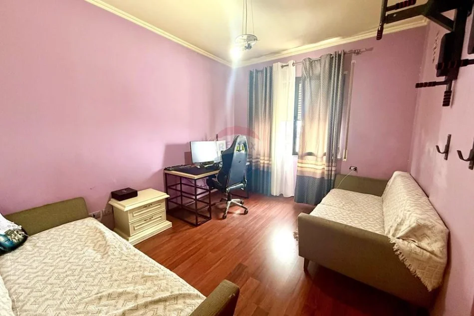 Tirane, shitet apartament 2+1 , 101 m² 215.000 € 
