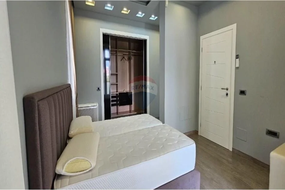 Tirane, jepet me qera Vile 1 Katshe Kati 0, 700 m² 5.000 € (Liqeni i Tiranës, Tiranë)