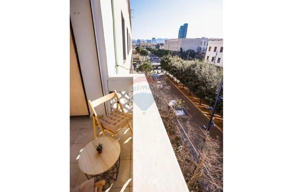 Tirane, jepet me qera apartament 1+1+Ballkon , 64 m² 700 € 