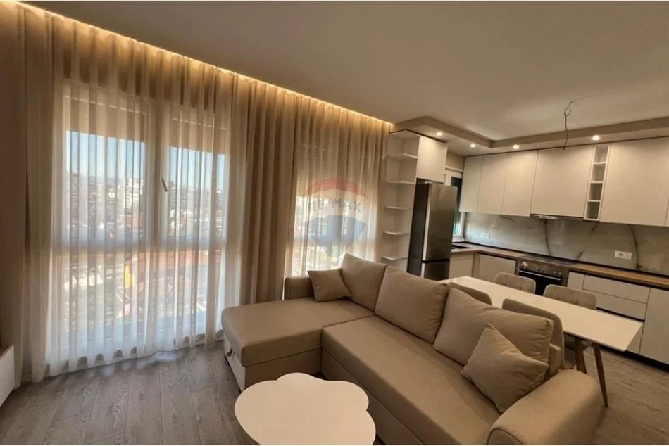 Tirane, jepet me qera apartament 1+1 Kati 6, 65 m² 650 € (Rruga Jordan Misja)