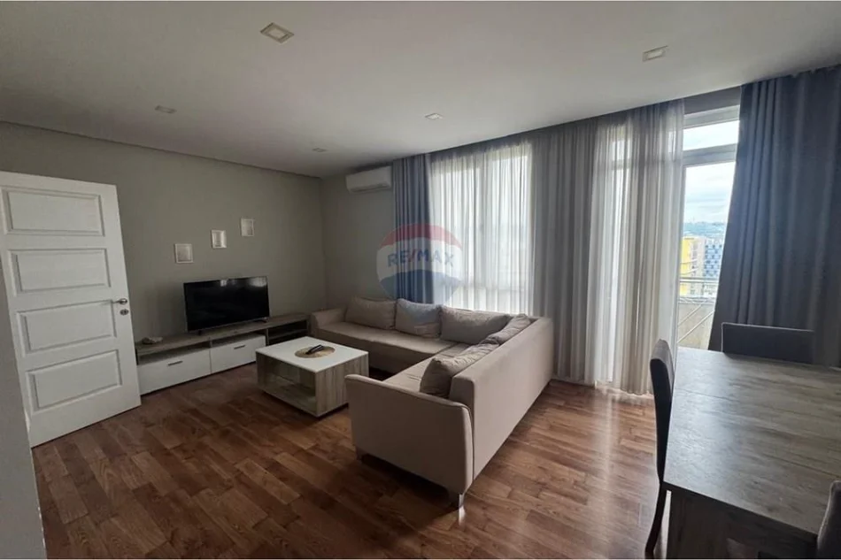 Tirane, jepet me qera apartament 2+1 Kati 9, 120 m² 700 € 