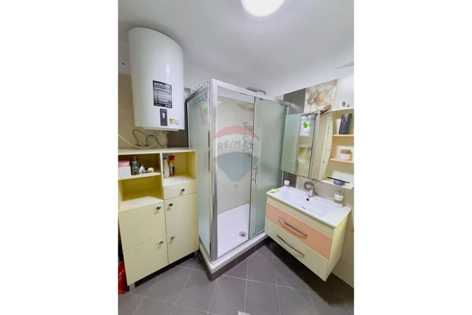 Tirane, jepet me qera apartament , 75 m² 900 € 