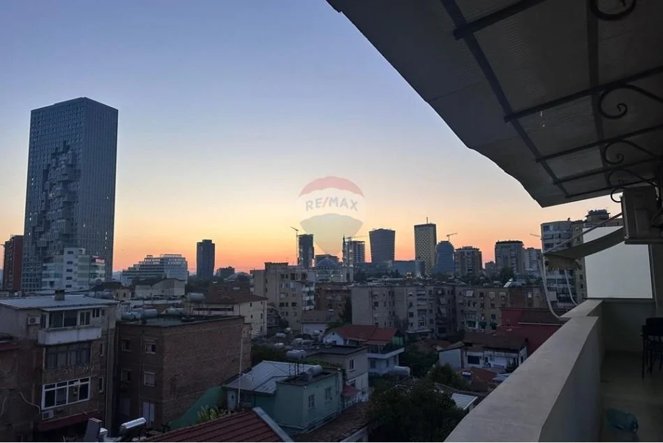 Tirane, jepet me qera apartament 1+1+Ballkon Kati 5, 69 m² 690 € 