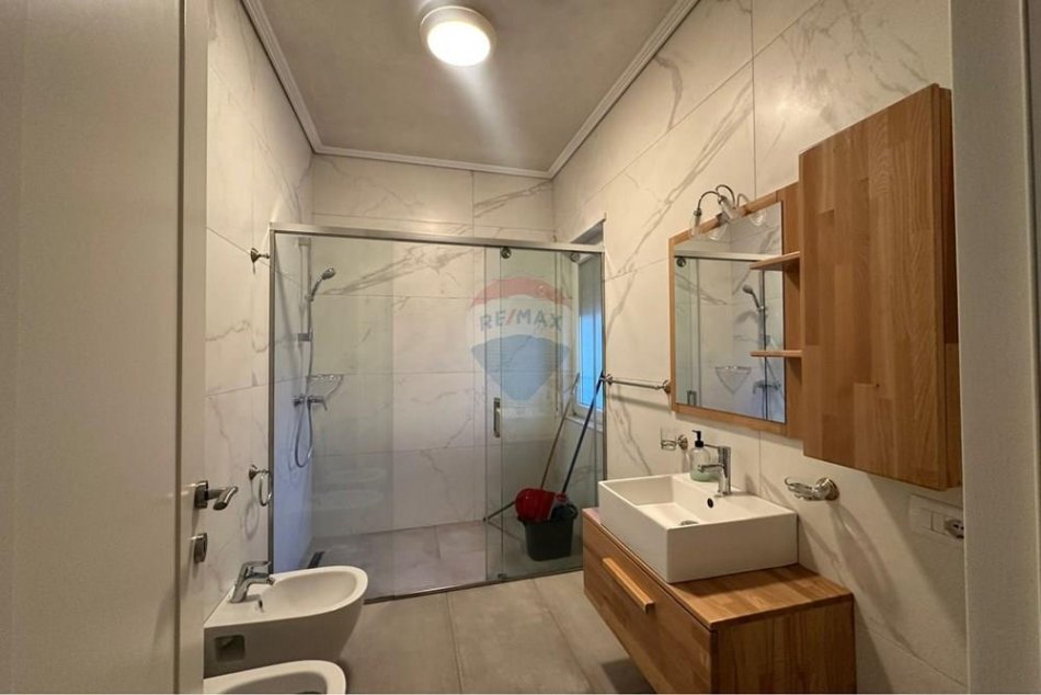 Tirane, jepet me qera Vile 3 Katshe , 3.000 € 