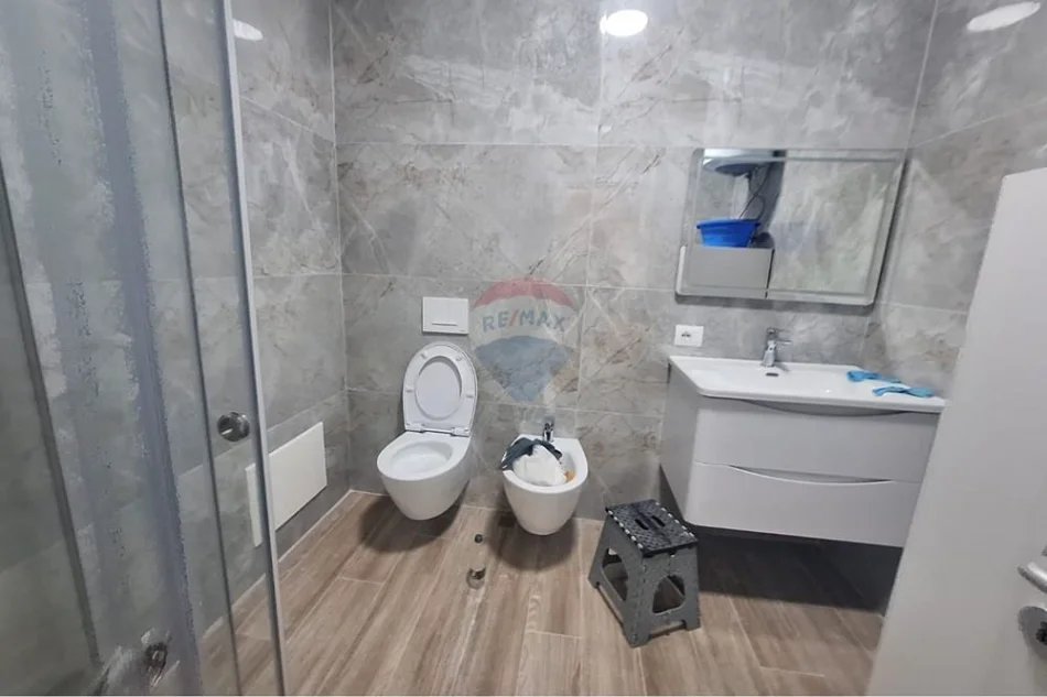 Tirane, jepet me qera apartament 1+1+Aneks+Ballkon Kati 8, 70 m² 650 € (Zogu i Zi)
