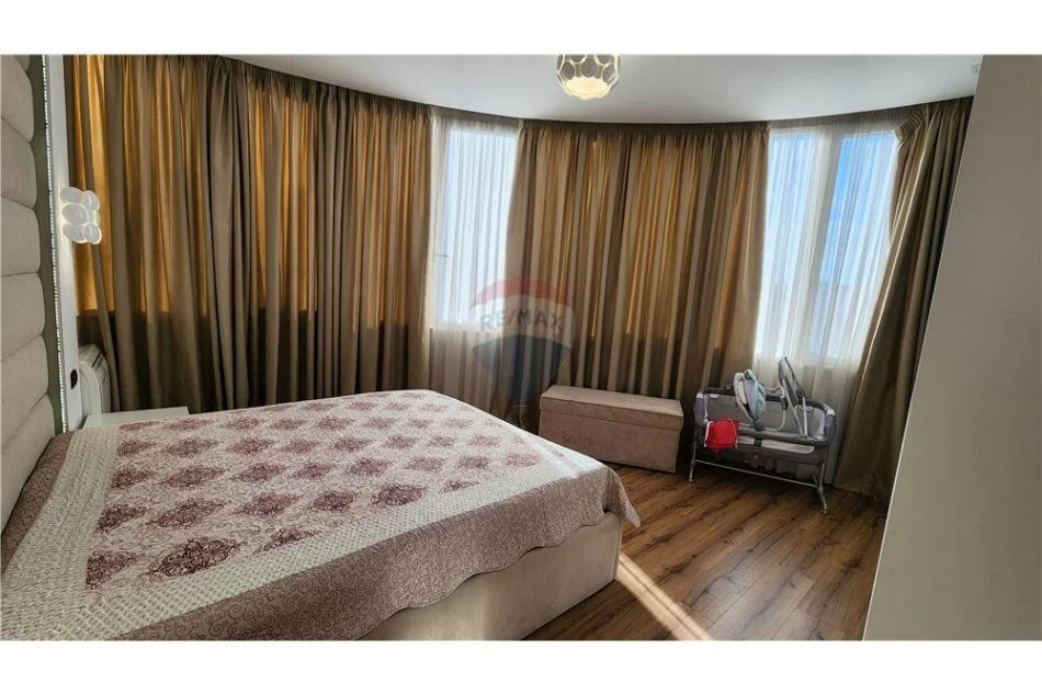 Tirane, jepet me qera apartament 2+1 Kati 7, 105 m² 850 € (Rruga Kavajes - Globe - Rruga e Kavajës, Tiranë)
