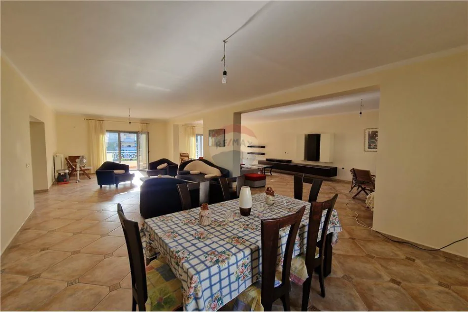 Vlore, shitet apartament 3+1+Ballkon Kati 2, 301 m² 286.425 € (Transballkanike - Rruga Gjergj Kastrioti, Vlorë)