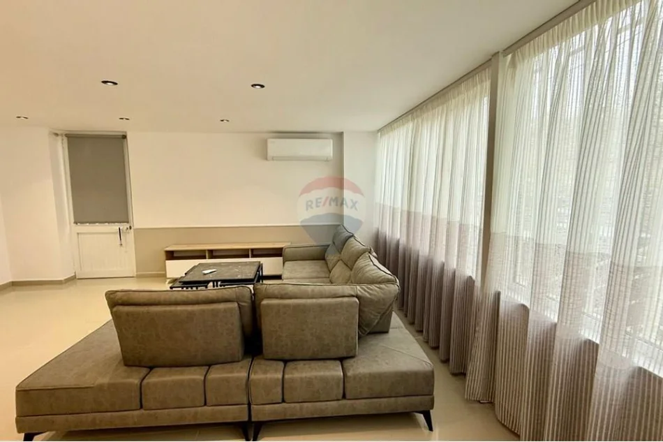 Tirane, jepet me qera apartament 3+1 Kati 0, 175 m² 570 € (Fresku)