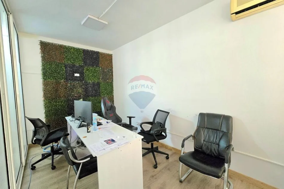 Tirane, jepet me qera ambjent biznesi , 200 m² 2.100 € (bllok)