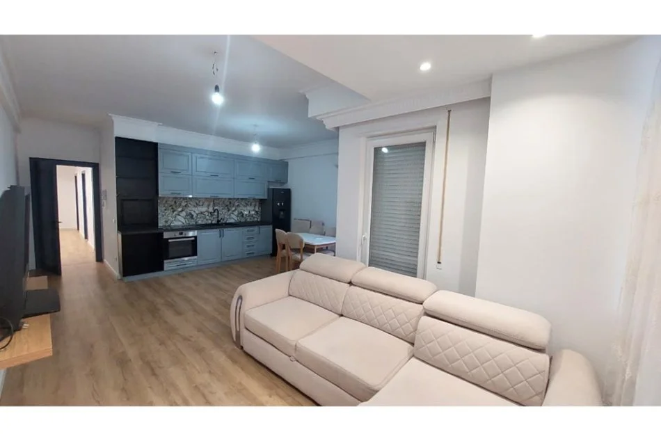 SHITET APARTAMENT 2+1 TEK MATERNITETI I RI-BRRYLI