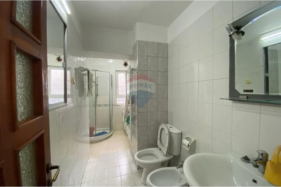 Tirane, shitet apartament , 152 m² 220.000 € (Rruga Kont Leopold Bertold, Tiranë)