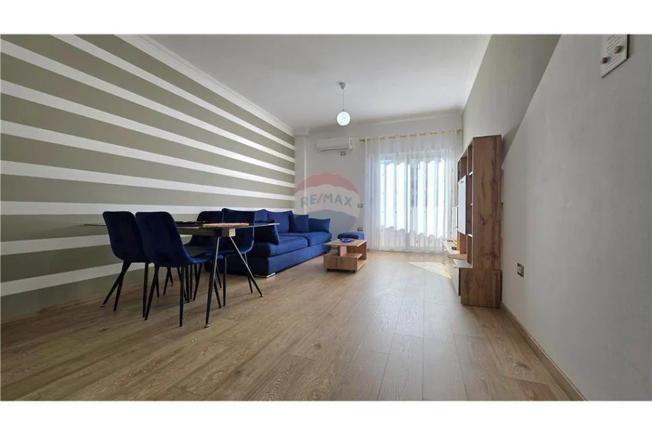 Vlore, shitet apartament 1+1 Kati 5, 74 m² 179.000 € (Rr. Dhimiter Konomi, Lungomare Vlore)