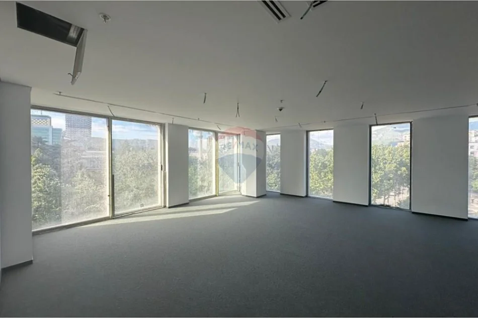 Tirane, jepet me qera ambjent biznesi Kati 3, 119 m² 3.340 € 