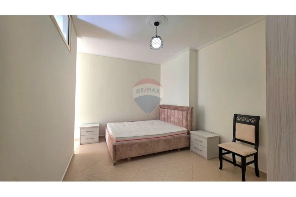 Vlore - Lungomare, jepet me qera apartament 1+1+Ballkon Kati 5, 68 m² 400 € (Rruga Reshat Osmani, Vlore)
