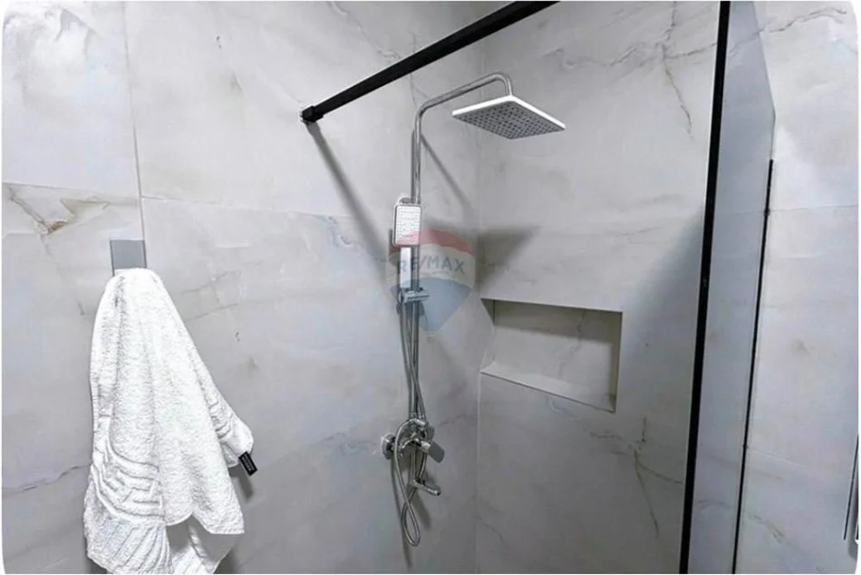 Tirane, jepet me qera 2+1 , 75 m² 900 € 