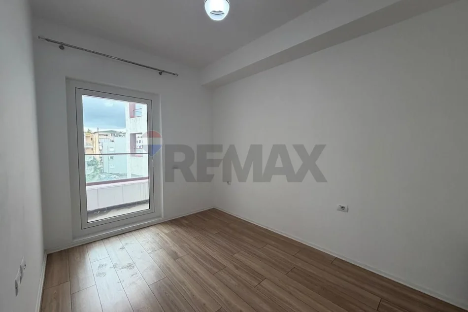 Tirane, jepet me qera apartament 2+1+Ballkon Kati 4, 76 m² 350 € (Kompleksi Mangalem)