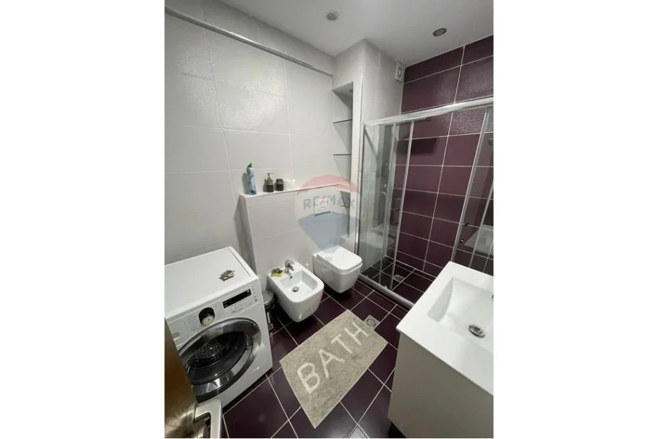 Tirane, jepet me qera apartament 2+1+Ballkon , 115 m² 800 € 
