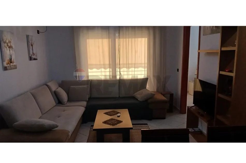 Tirane, jepet me qera apartament 1+1 Kati 2, 62 m² (Kopshti Botanik, Tiranë)