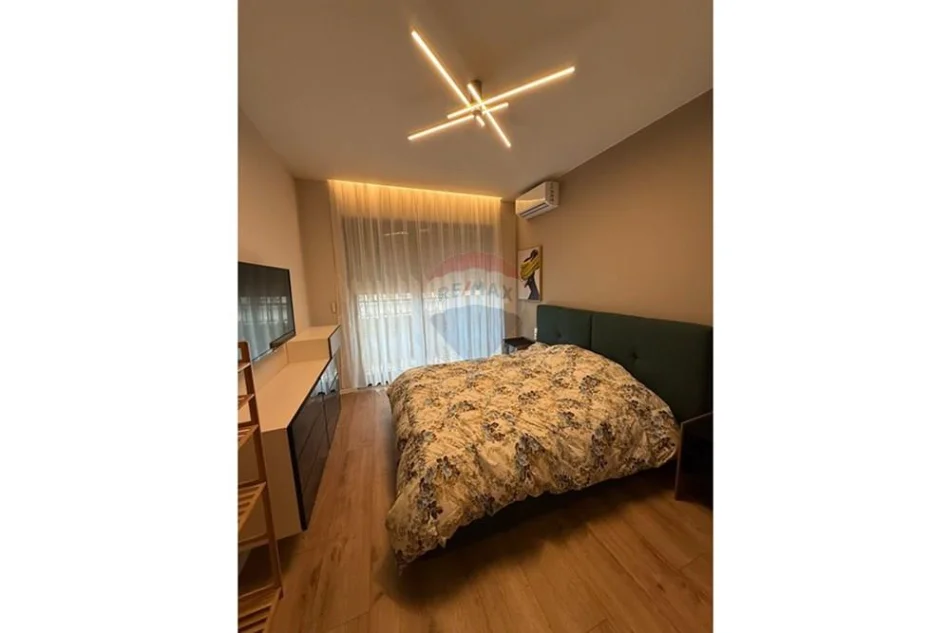 Tirane, jepet me qera apartament 1+1+Ballkon Kati 4, 65 m² 750 € (Liqeni i Thate)