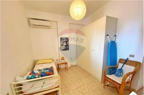 Tirane, jepet me qera apartament 3+1 , 140 m² 600 € (Blloku i Ambasadave - Rruga e Kavajës, Shqipëri)