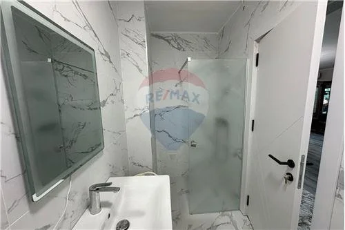 Tirane, jepet me qera garsonier 1+1 Kati 6, 45 m² 400 € (Bulevardi Zogu I, Shqipëri)