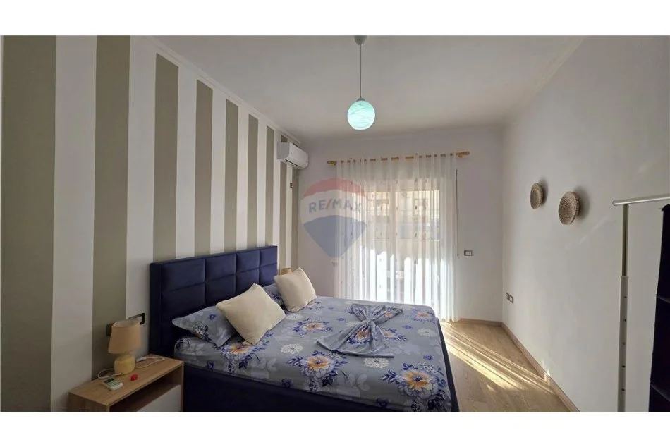 Vlore - Lungomare, shitet apartament 1+1+Ballkon , 75 m² ( Rruga Dhimitër Konomi – Tek Rrapi, Vlorë)