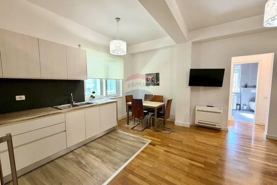 Tirane, jepet me qera apartament 2+1+Ballkon , 100 m² 800 € (Touch of the Sun)