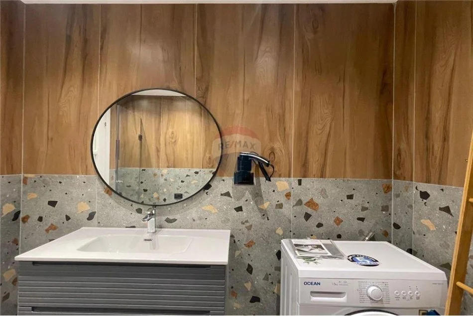 Vlore - Lungomare, jepet me qera apartament 1+1 Kati 3, 70 m² 450 € (Rruga Dush Strati, Vlorë)