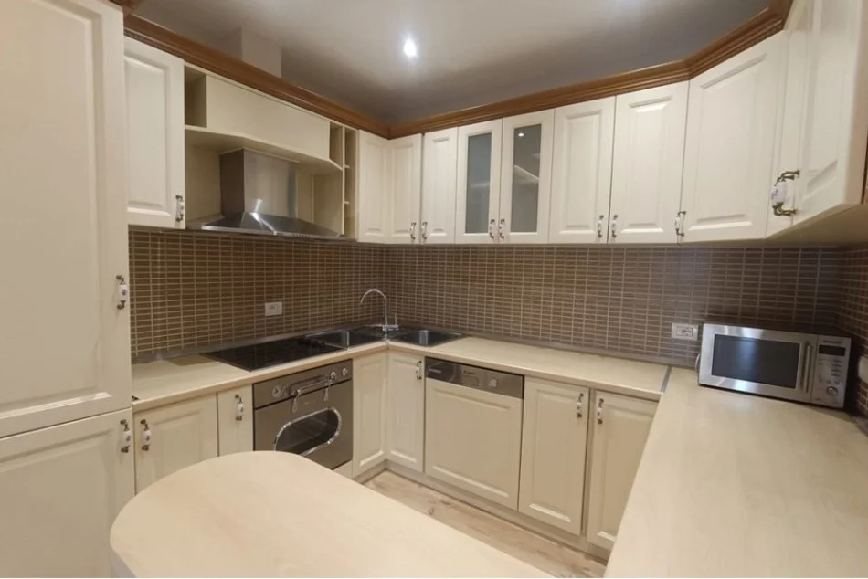 Tirane, jepet me qera apartament 1+1+Ballkon Kati 9, 70 m² 800 € (Rruga e Elbasanit)