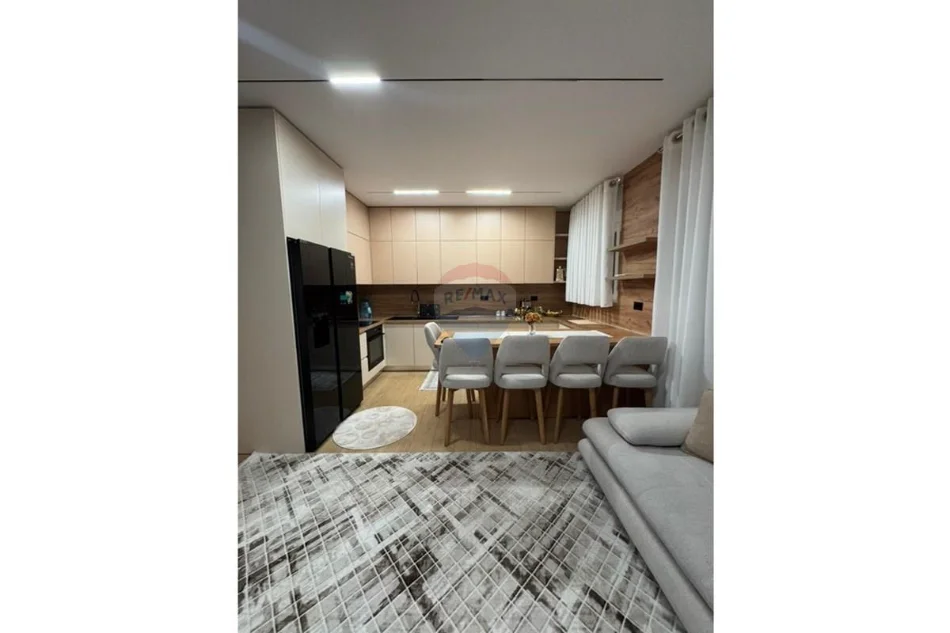 Tirane, jepet me qera apartament 1+1 Kati 0, 60 m² 550 € 