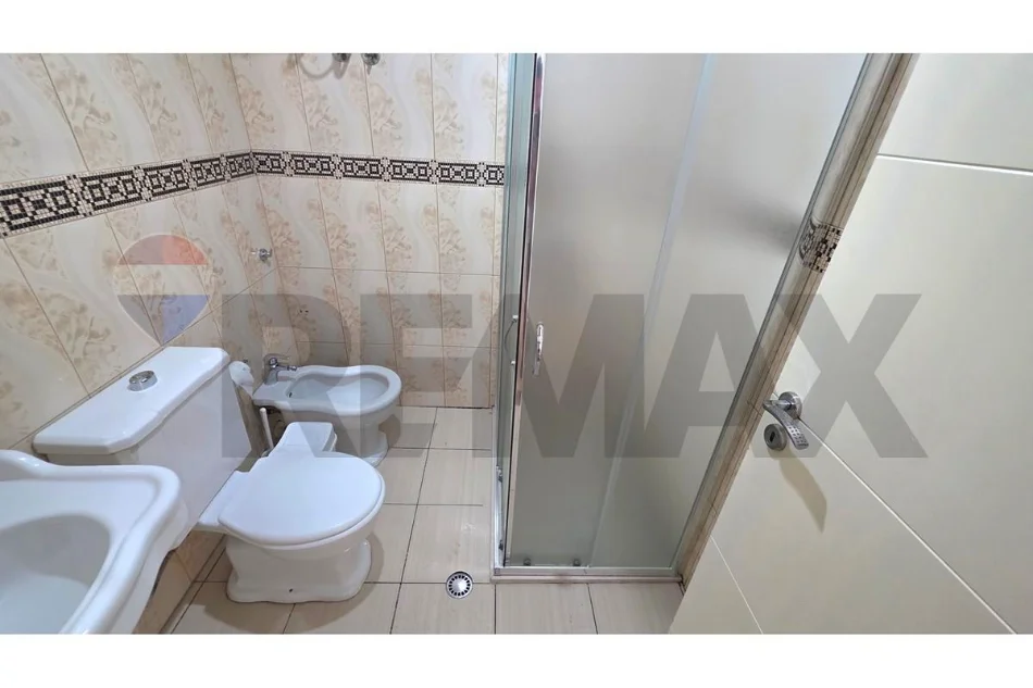 Vlore, jepet me qera apartament 1+1 Kati 2, 60 m² 350 € (Rruga Pelivan Leskaj, Vlorë)
