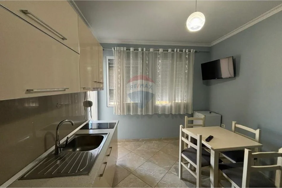 Vlore, jepet me qera apartament 2+1 Kati 2, 65 m² 6.000 € (Rruga Sazani,plazh i vjeter, Vlore)