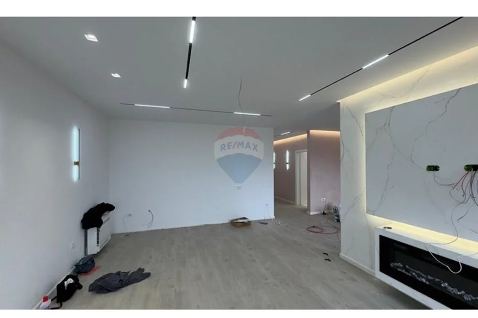 Tirane, jepet me qera zyre , 