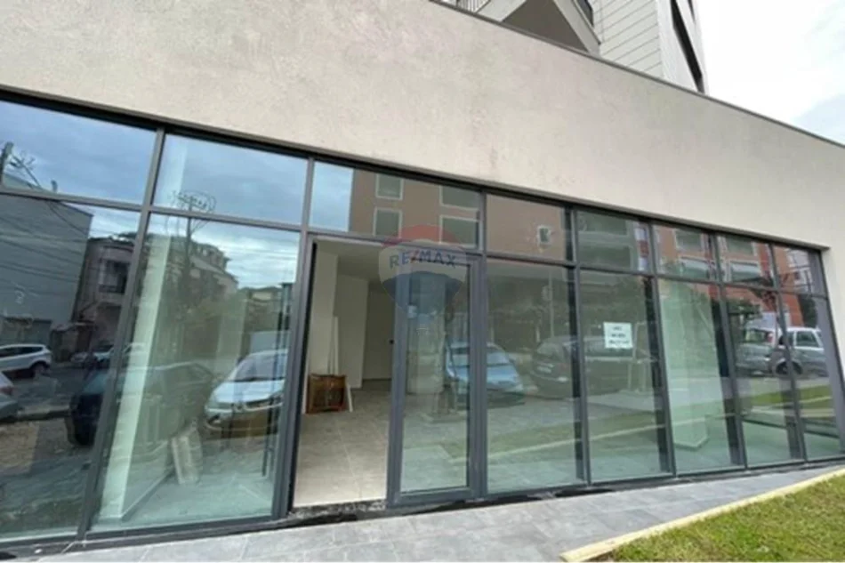 Tirane, jepet me qera , 84 m² 1.100 € (Ambasada Amerikane)