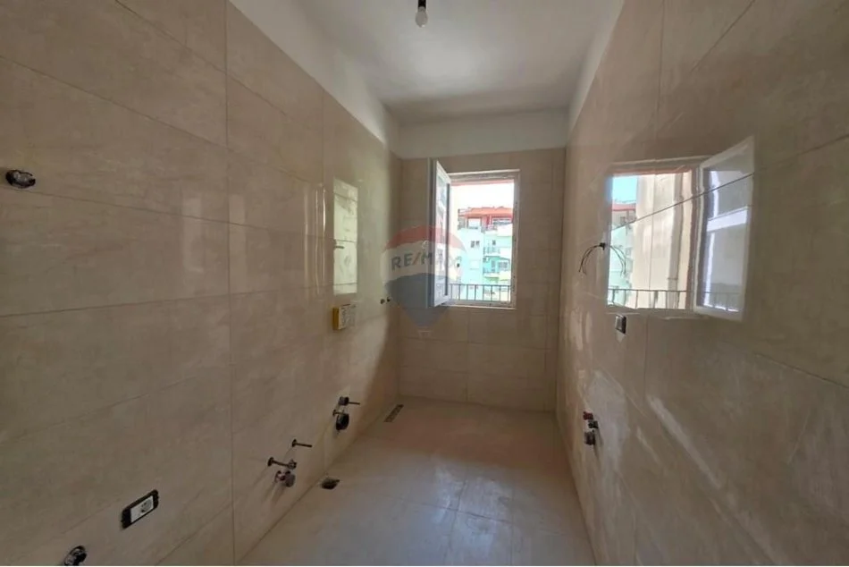 Tirane, shitet apartament 2+1+Ballkon , 106 m² 207.000 € 