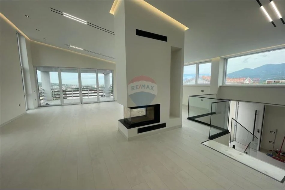 Tirane, jepet me qera Vile 4+1+Ballkon , 680 m² 5.000 € 