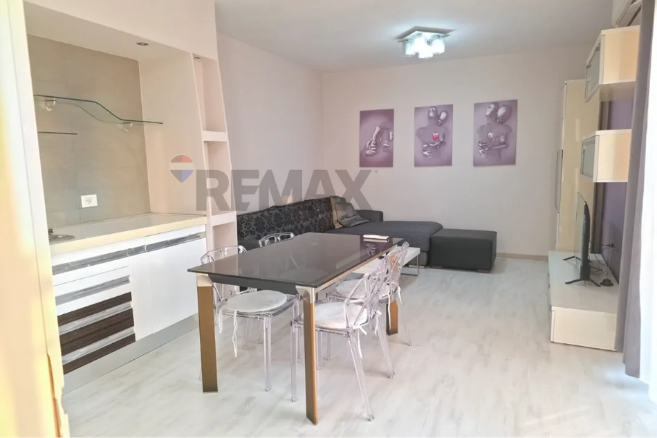Shqiperi, jepet me qera apartament 1+1 , 75 m² 550 € (bulevardi bajram curri)