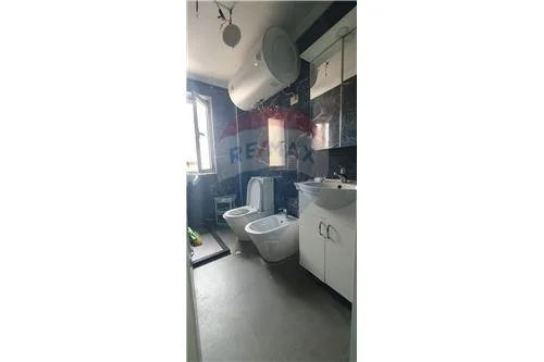 Tirane, jepet me qera apartament 1+1 Kati 4, 50 m² 450 € (Libri Universitar, Shqipëri)