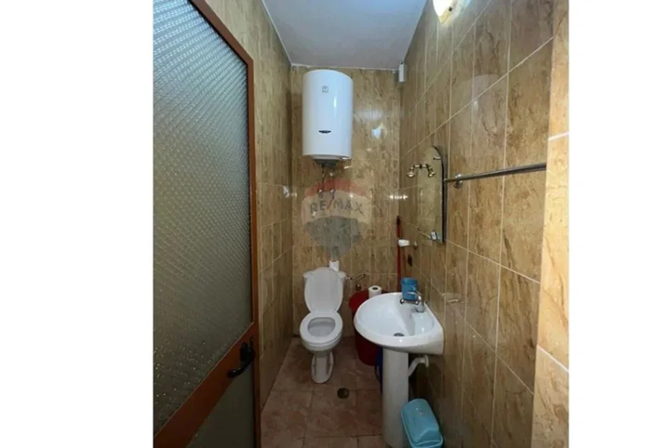 Tirane, jepet me qera apartament 3+1+Aneks+Ballkon Kati 2, 105 m² 750 € (Kika 1)