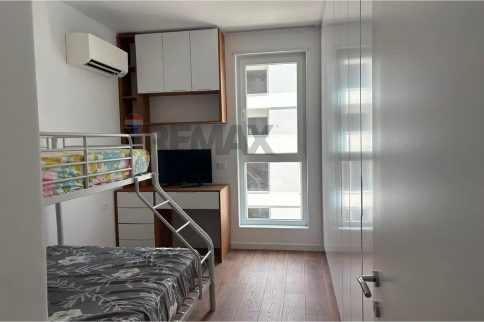 Tirane, jepet me qera apartament 2+1 , 