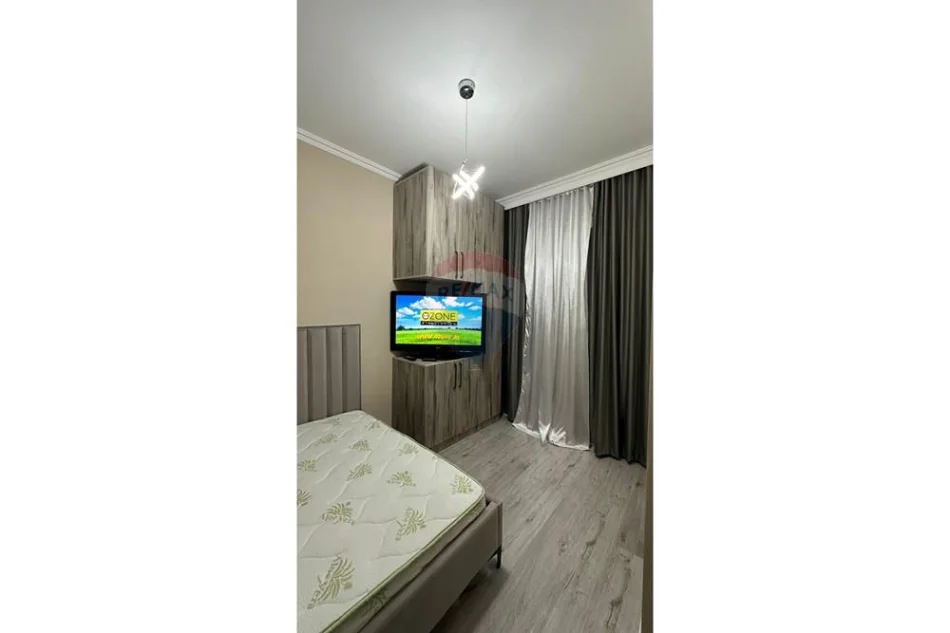 Tirane, jepet me qera apartament 1+1+Ballkon , (Shkolla e Kuqe)