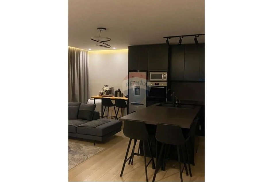 Tirane, jepet me qera apartament 2+1 , 80 m² 700 € (Selite)