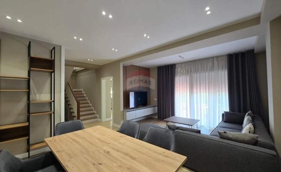Tirane, shitet apartament duplex 4+1+Ballkon , 215 m² 470.000 € (liqeni thate)