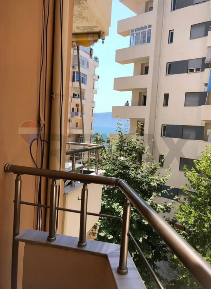 Vlore - Lungomare, jepet me qera apartament 3+1+Ballkon Kati 4, 120 m² 700 € (Rruga Reshat Osmani, Vlore)