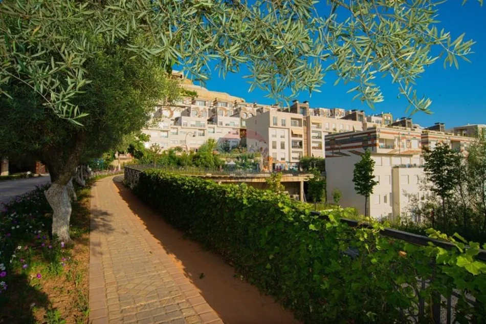 Tirane, shitet apartament duplex , 289 m² 520.000 € 