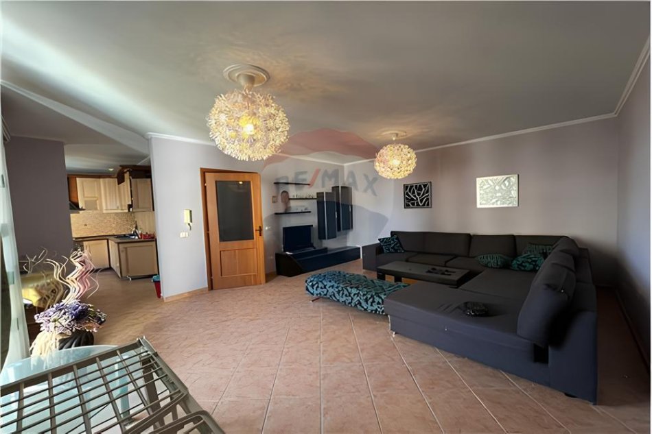 Tirane, jepet me qera apartament 1+1 , 100 m² 700 € (Myslym Shyri)