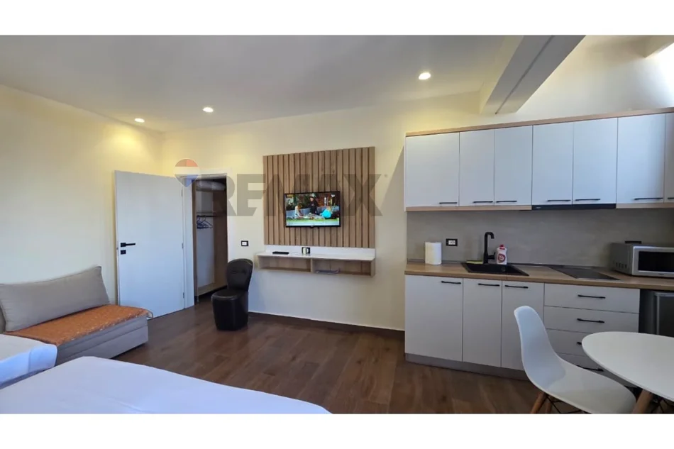 Vlore - Lungomare, jepet me qera garsonier Studio Kati 8, 42 m² 350 € (Rruga Reshat Osmani, Lungomare, Vlore)
